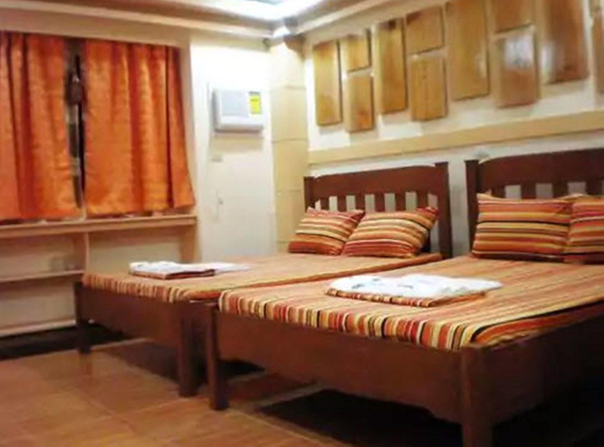 Apartelle De Francesca Puerto Galera Eksteriør billede