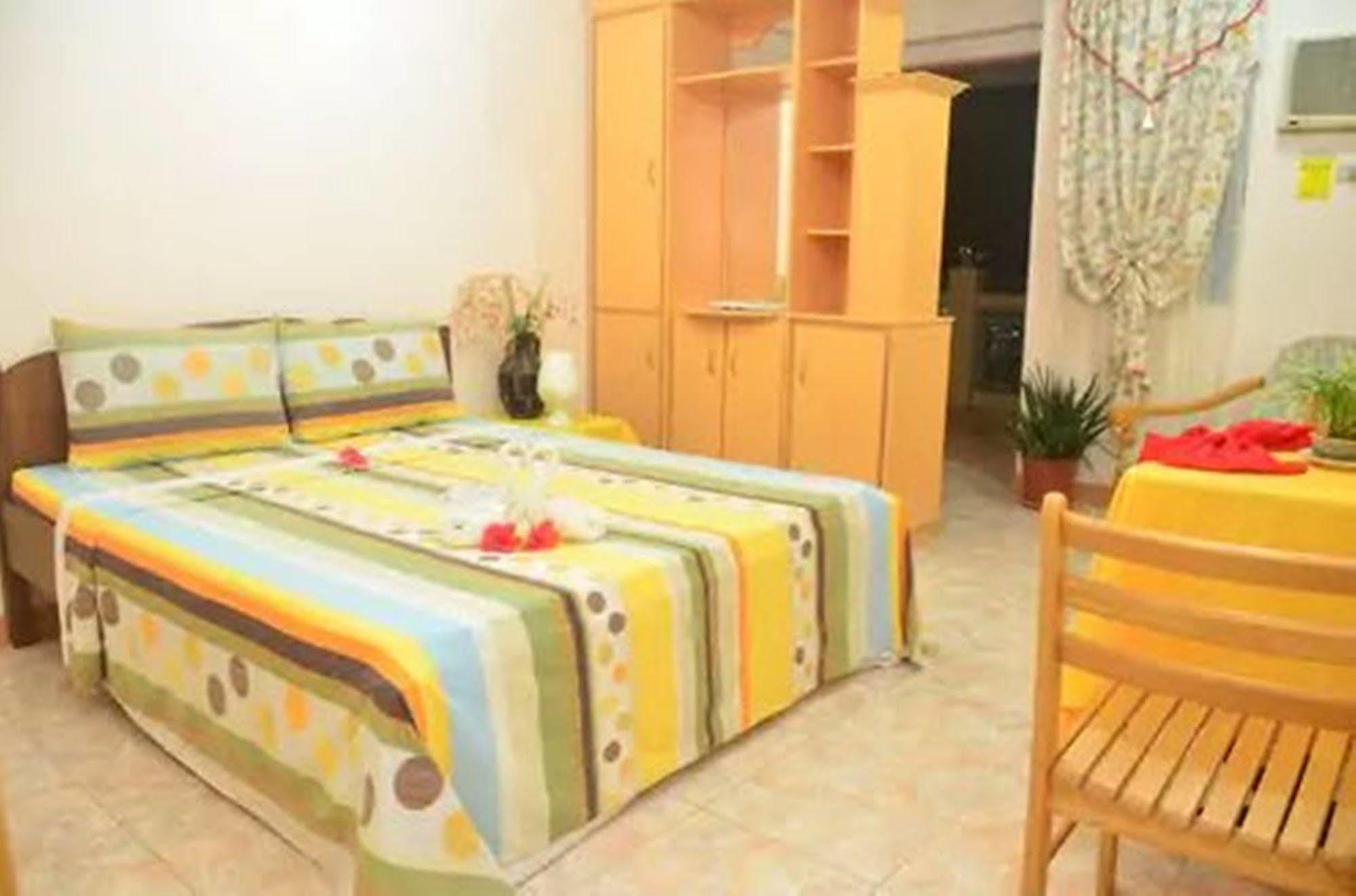 Apartelle De Francesca Puerto Galera Eksteriør billede